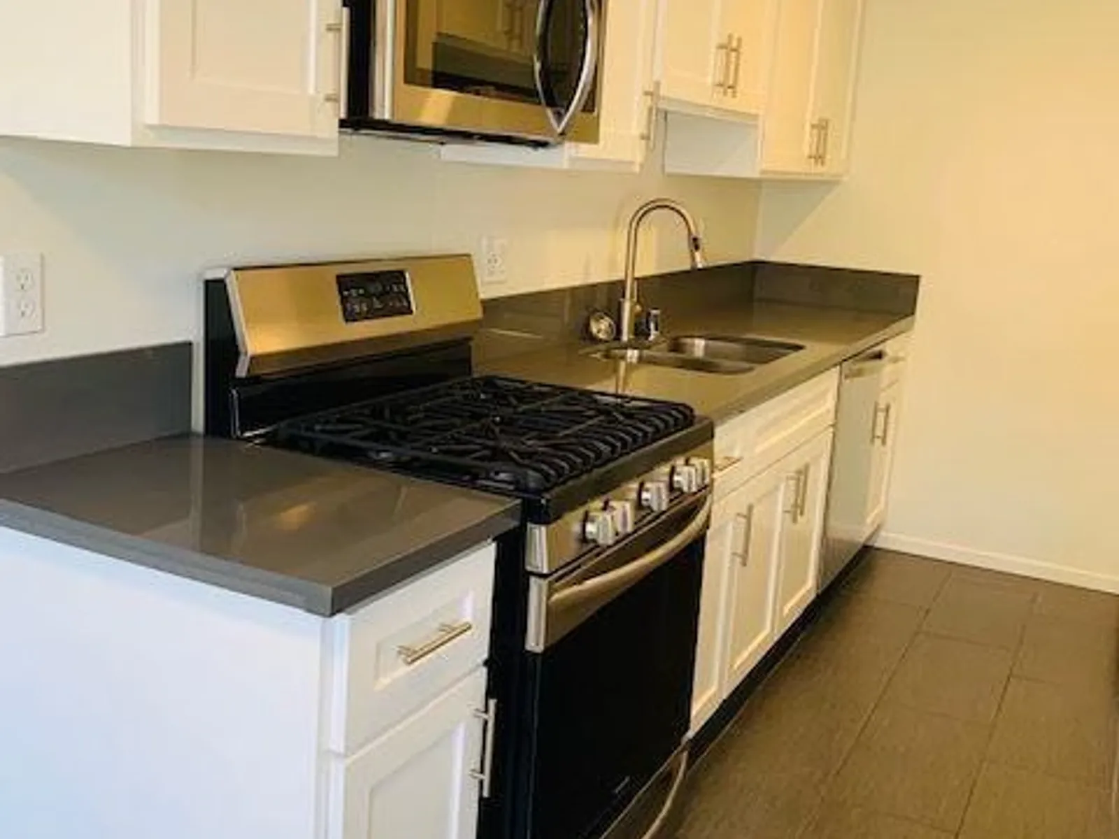 125 Cherry Ave 3