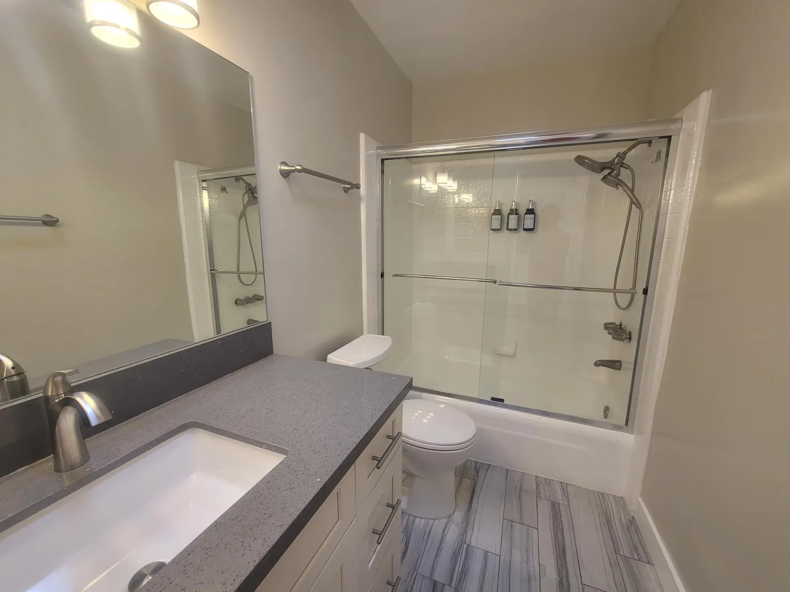 Apartment photo for 9646 Lucerne Ave, photo 2