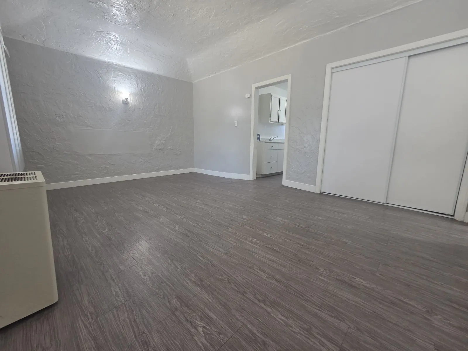 2360 W. 18th St - 7