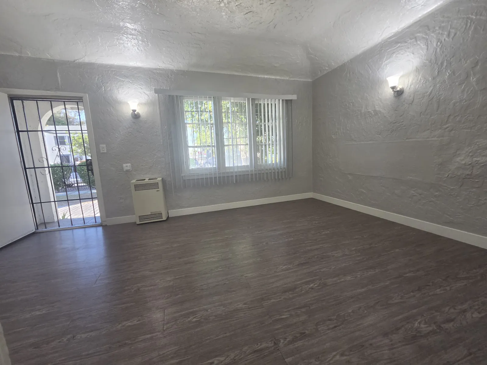 2360 W. 18th St - 6