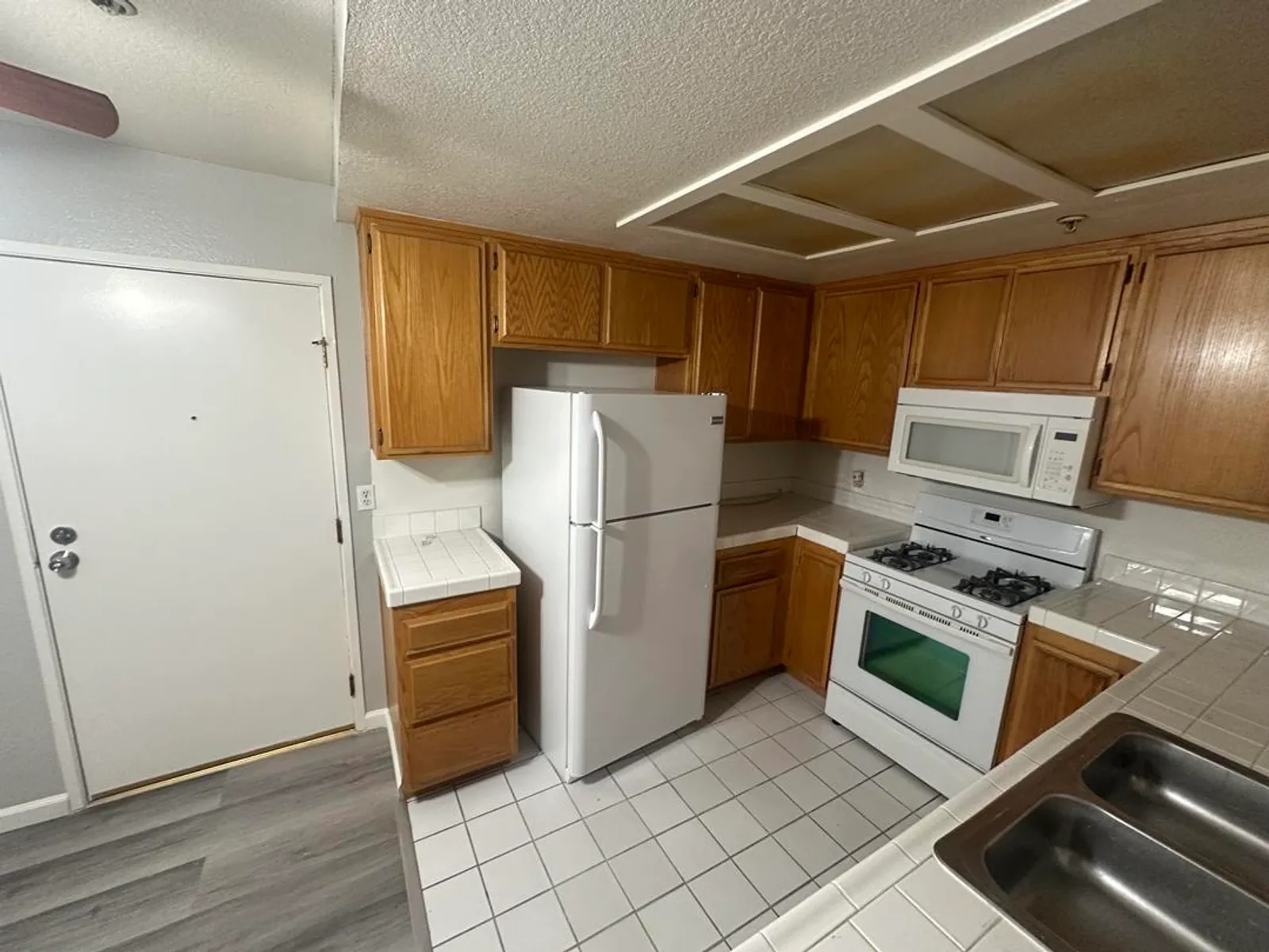 Apartment photo for 1501 N Brea Blvd, photo 1