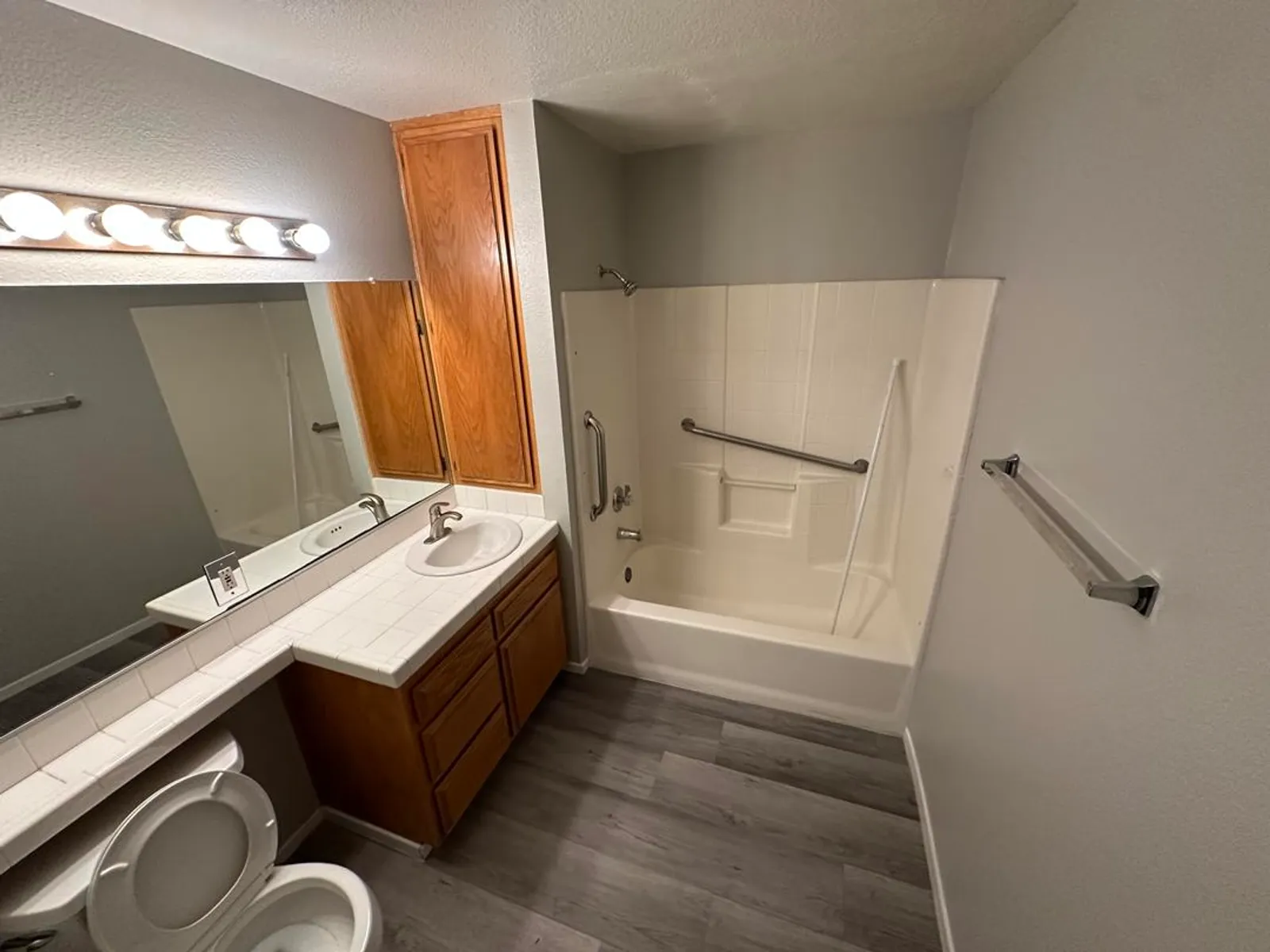 Apartment photo for 1501 N Brea Blvd - 5