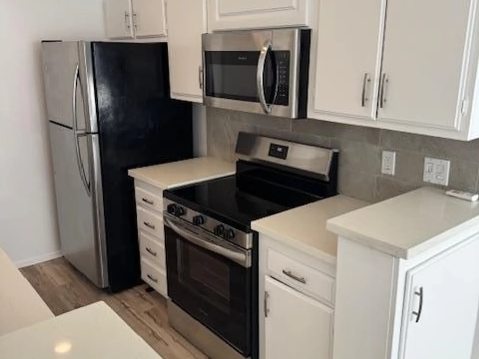 Apartment photo for 11810 Mayfield Ave - 4