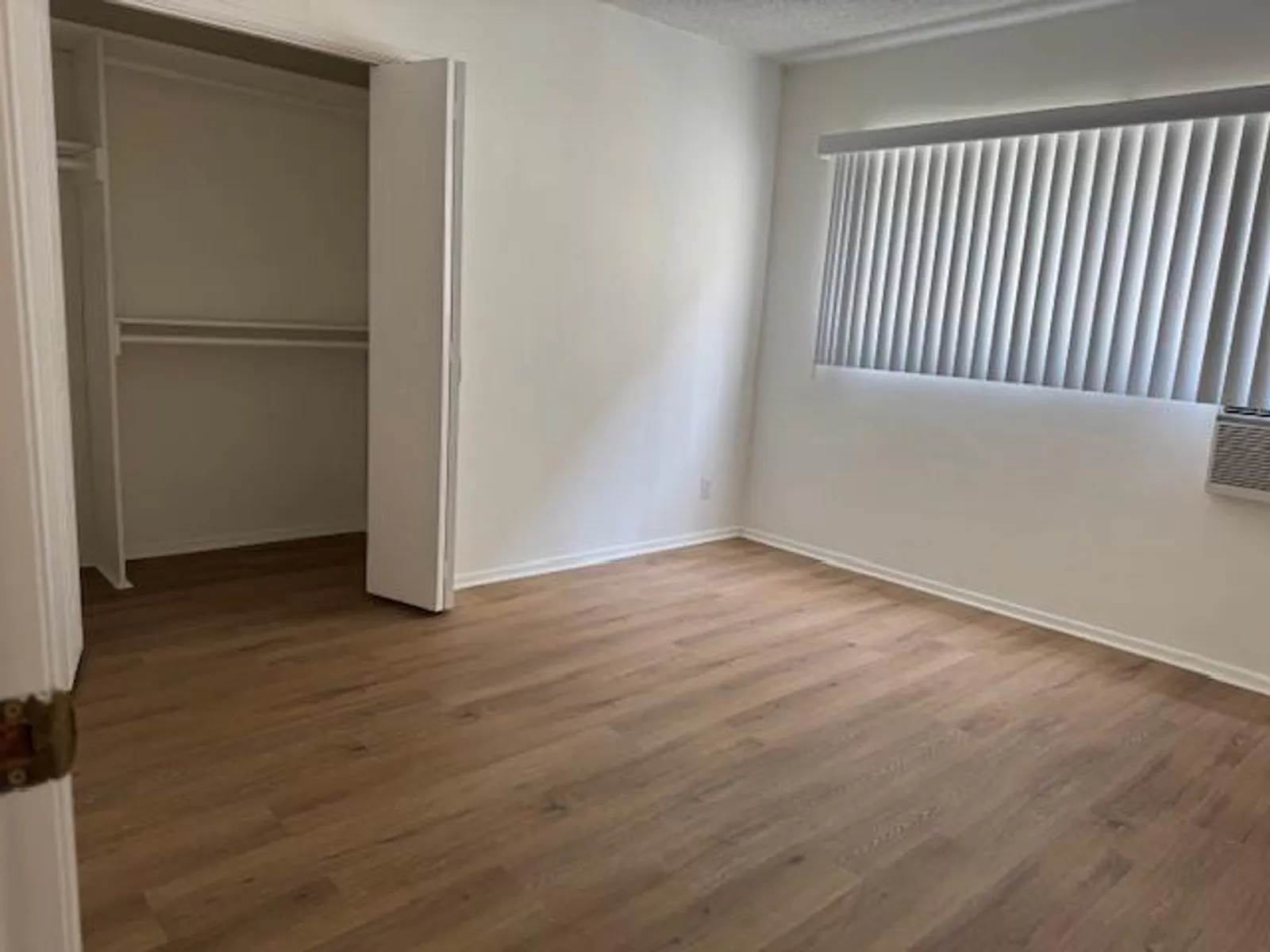 Apartment photo for 11810 Mayfield Ave - 7