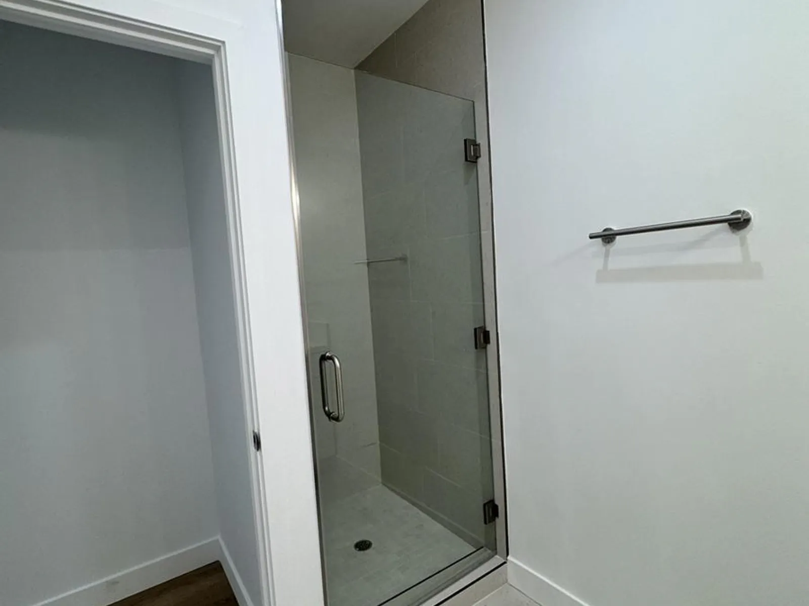 Apartment photo for 11810 Mayfield Ave - 4
