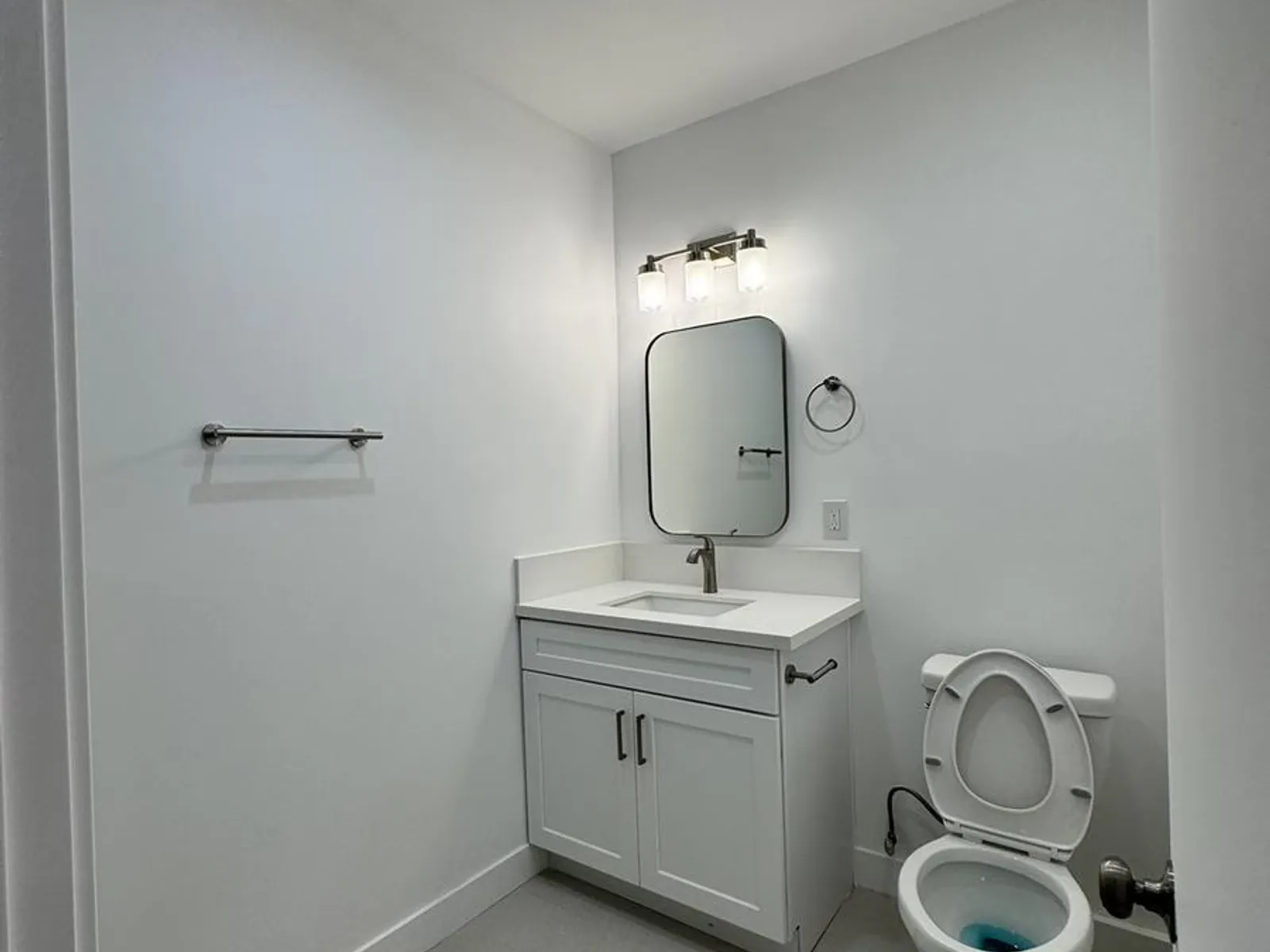 Apartment photo for 11810 Mayfield Ave - 5