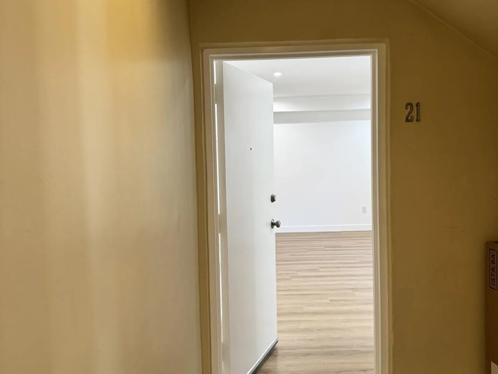 Apartment photo for 11810 Mayfield Ave - 6