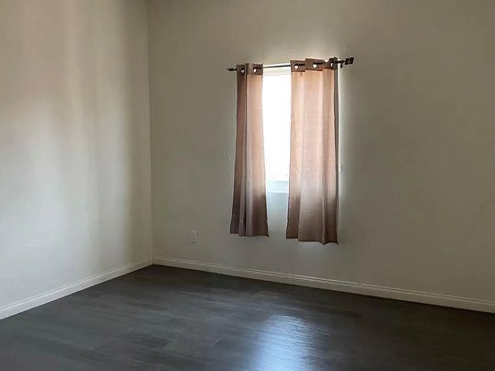 Apartment photo for 329 W. Magnolia St, photo 2
