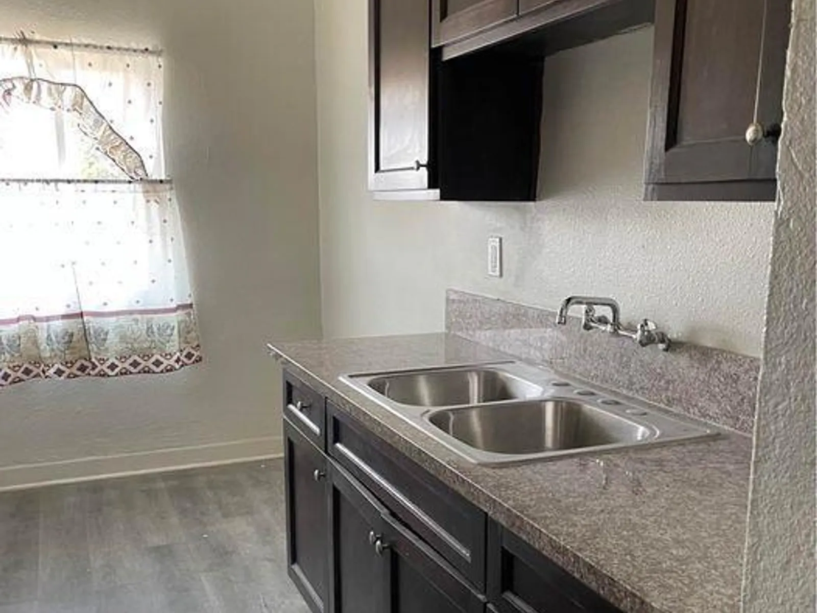 Apartment photo for 329 W. Magnolia St, photo 1