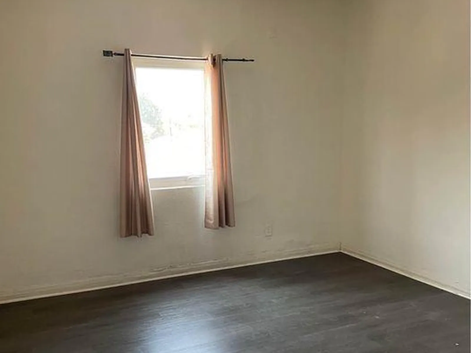Apartment photo for 329 W. Magnolia St - 4