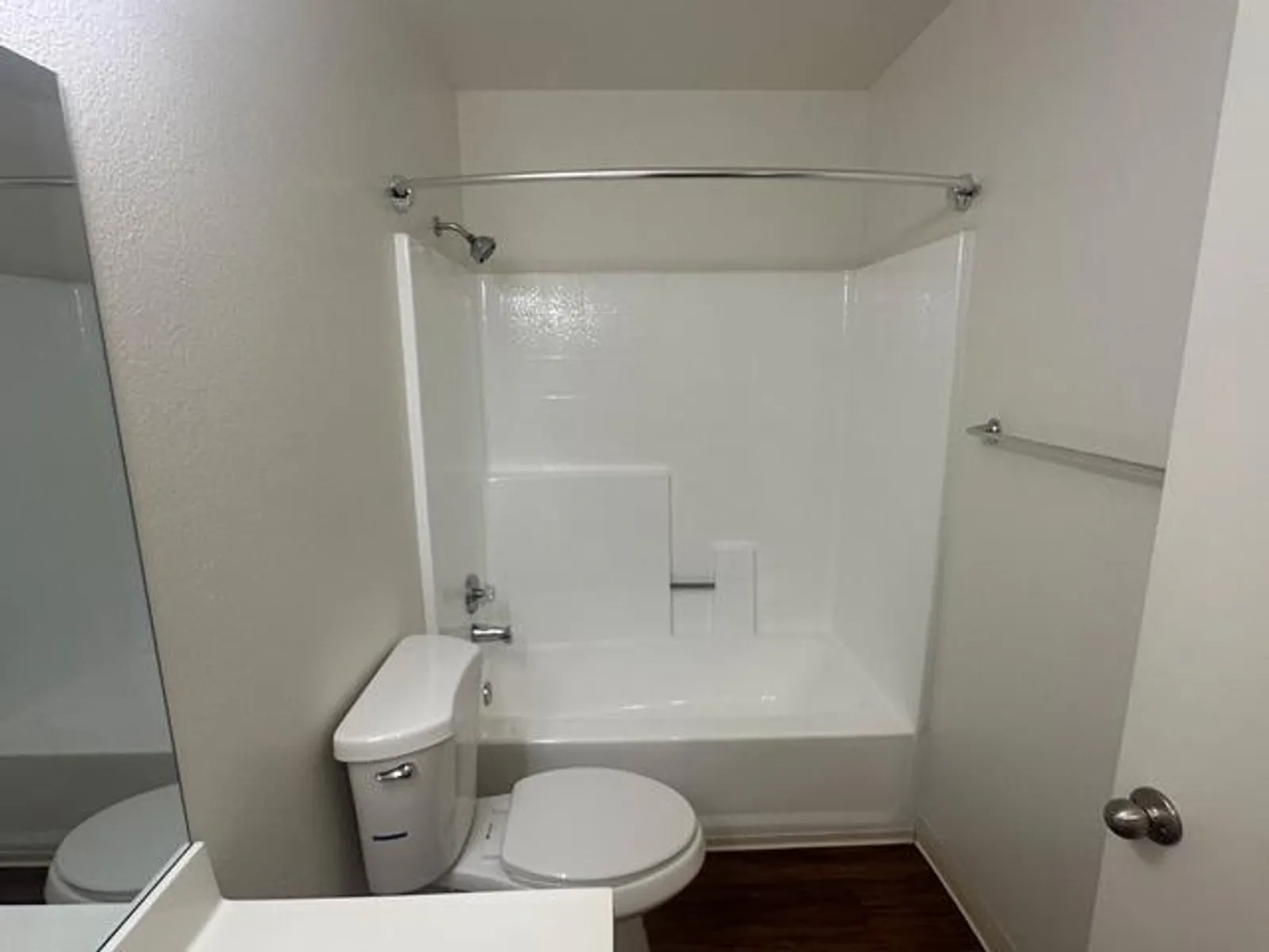 1127 W 252nd St 17