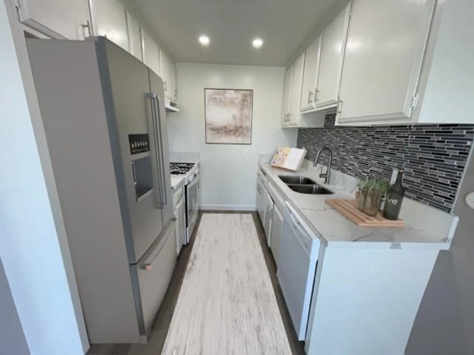 Apartment photo for 301-307 Avocado St., photo 3