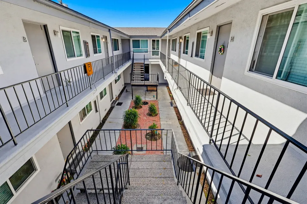 property for rent #11