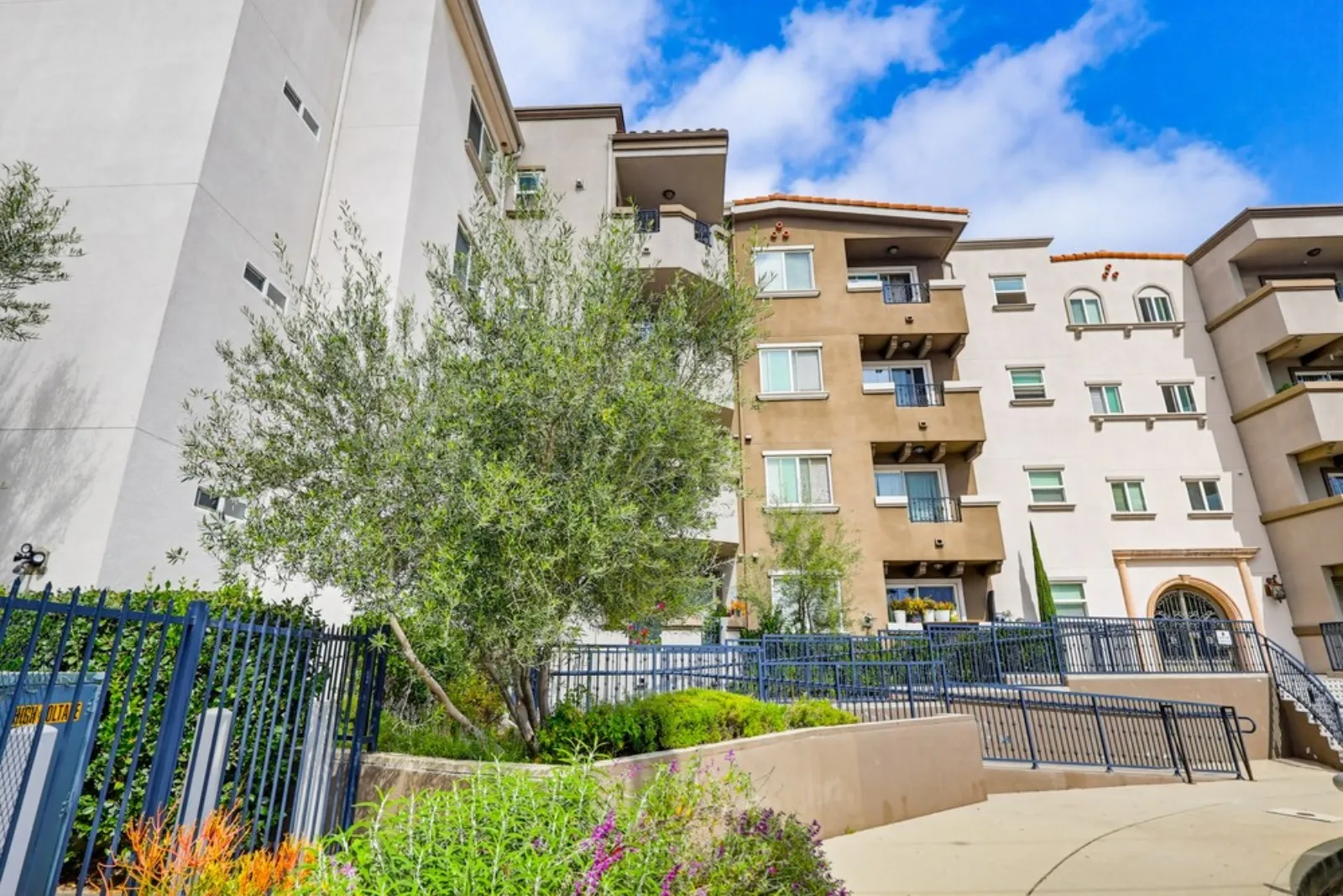 property for rent #10