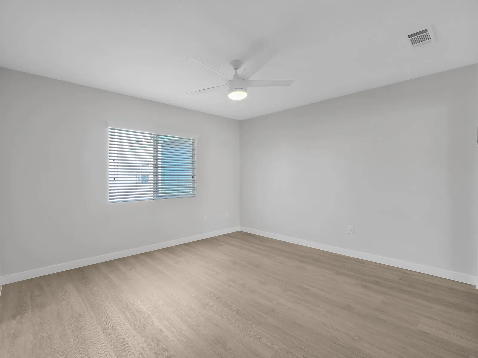 property for rent #10