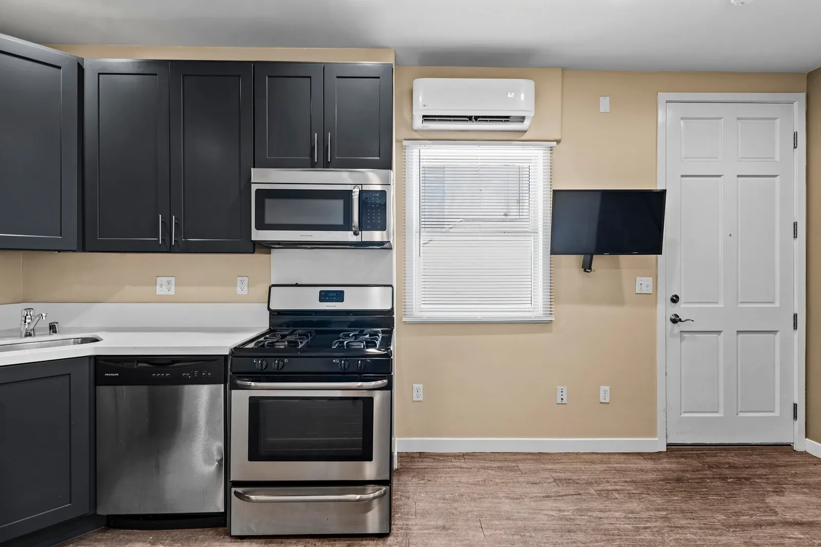 property for rent #4