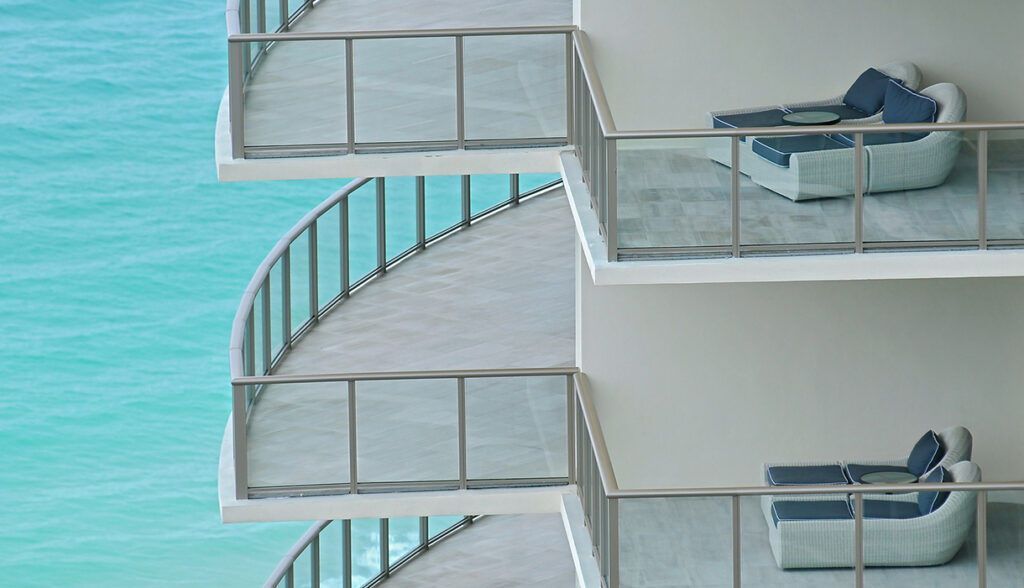 Can a scratch be removed from glass?