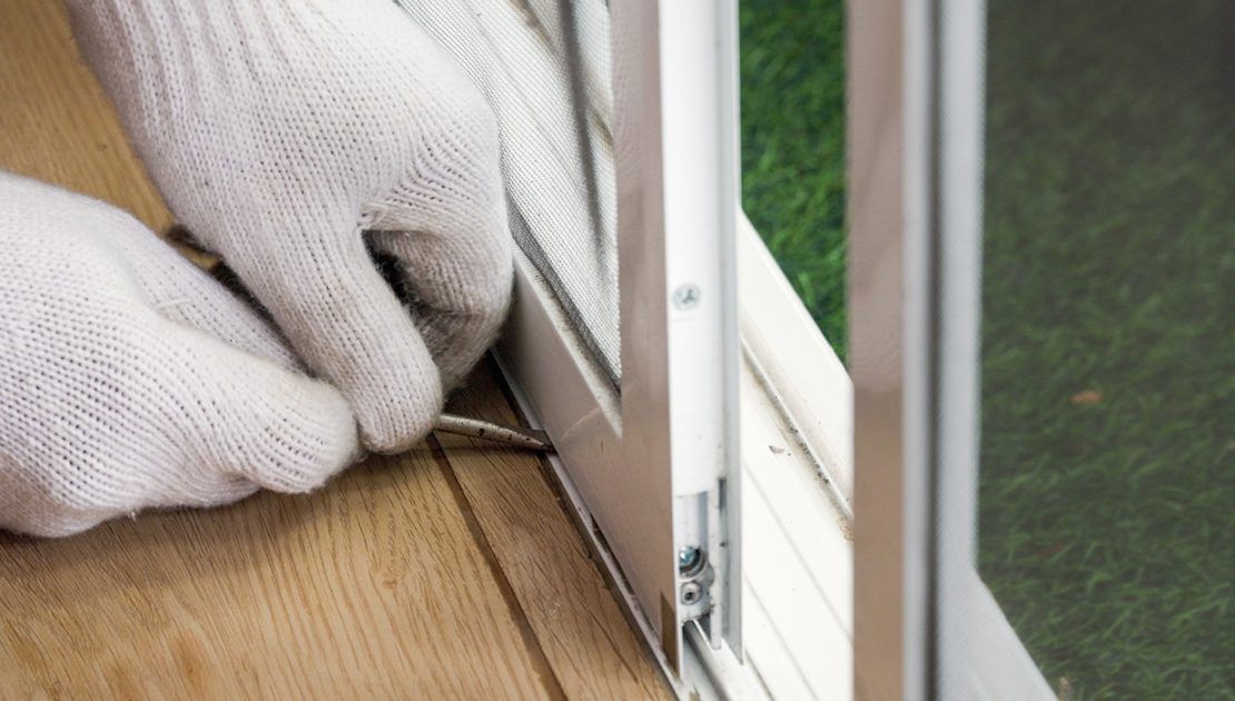 Todo lo que Necesitas Saber Sobre el Cambio de Ruedas de un Sliding Glass Door