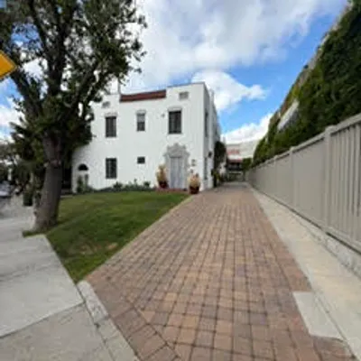 Property at 921 N W Knoll Dr