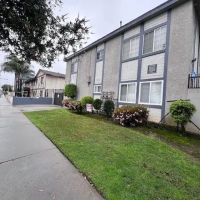 Exterior view of property at 814 W. Redondo Beach Blvd.
